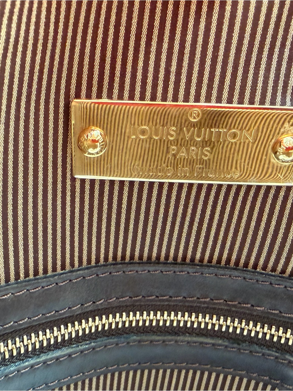 Louis Vuitton Bequia Porte Document Vertical bag - Picture 9 of 16